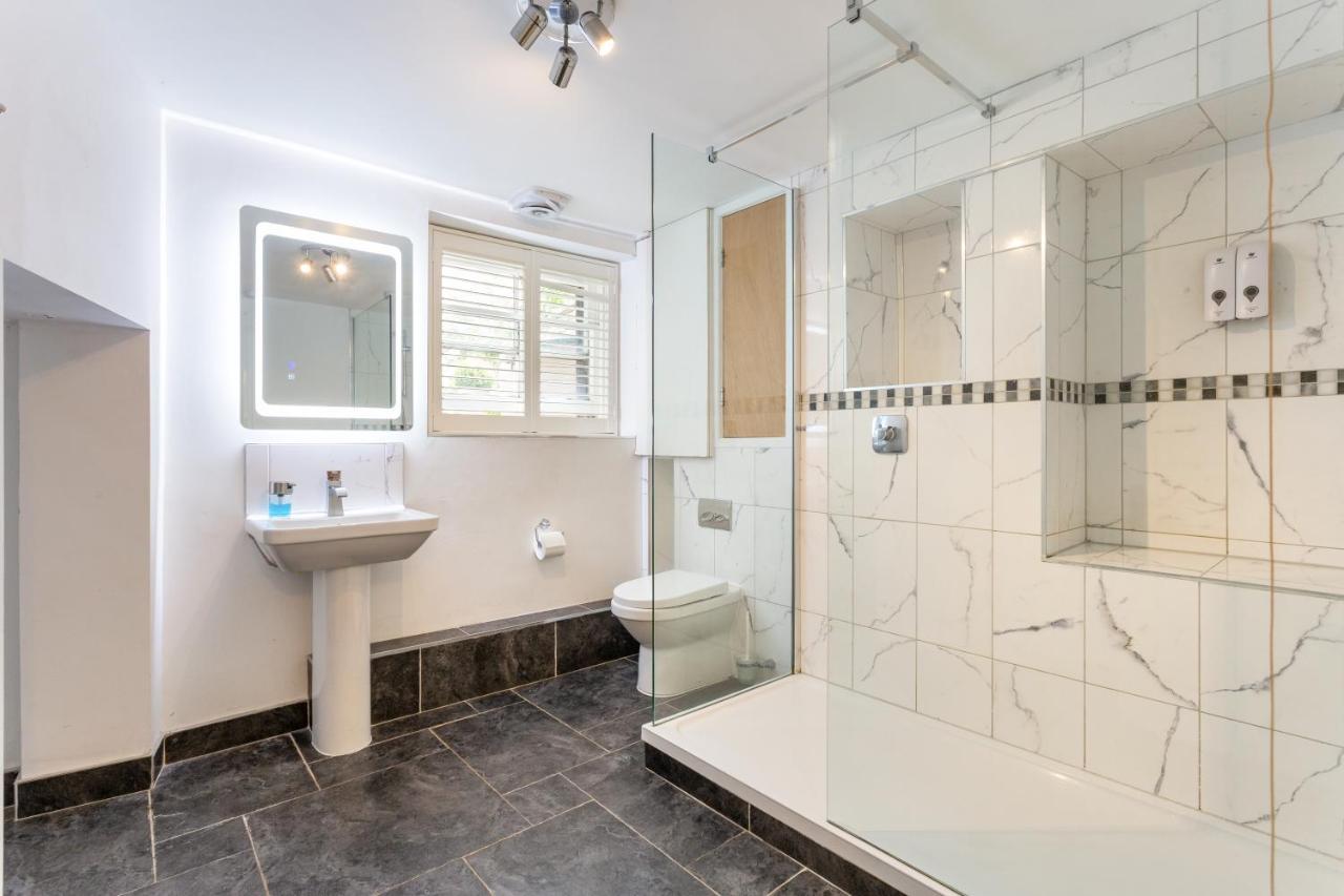 10 Grove St -