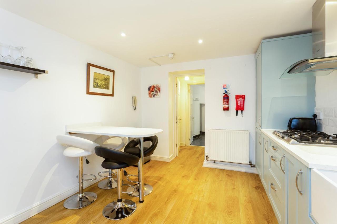 10 Grove St -
