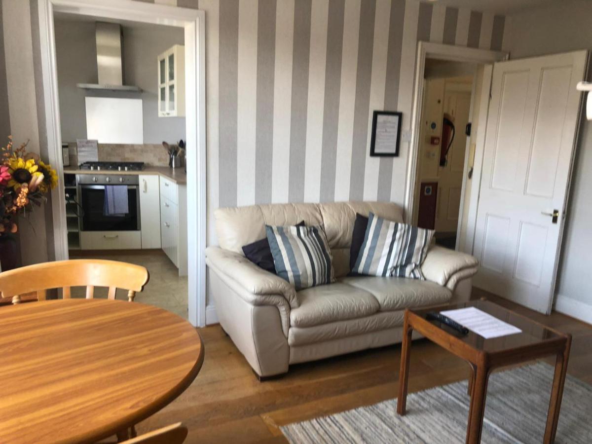 10 Grove St -