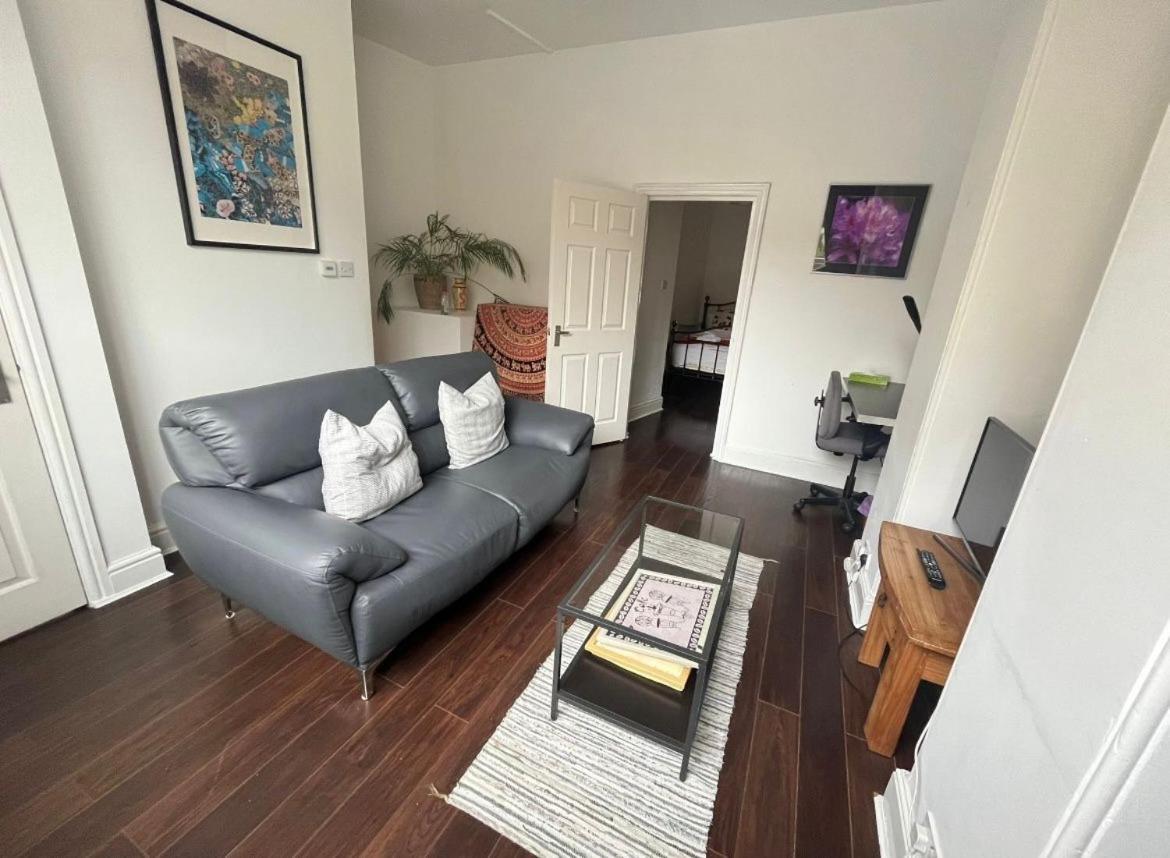 10 Grove St -