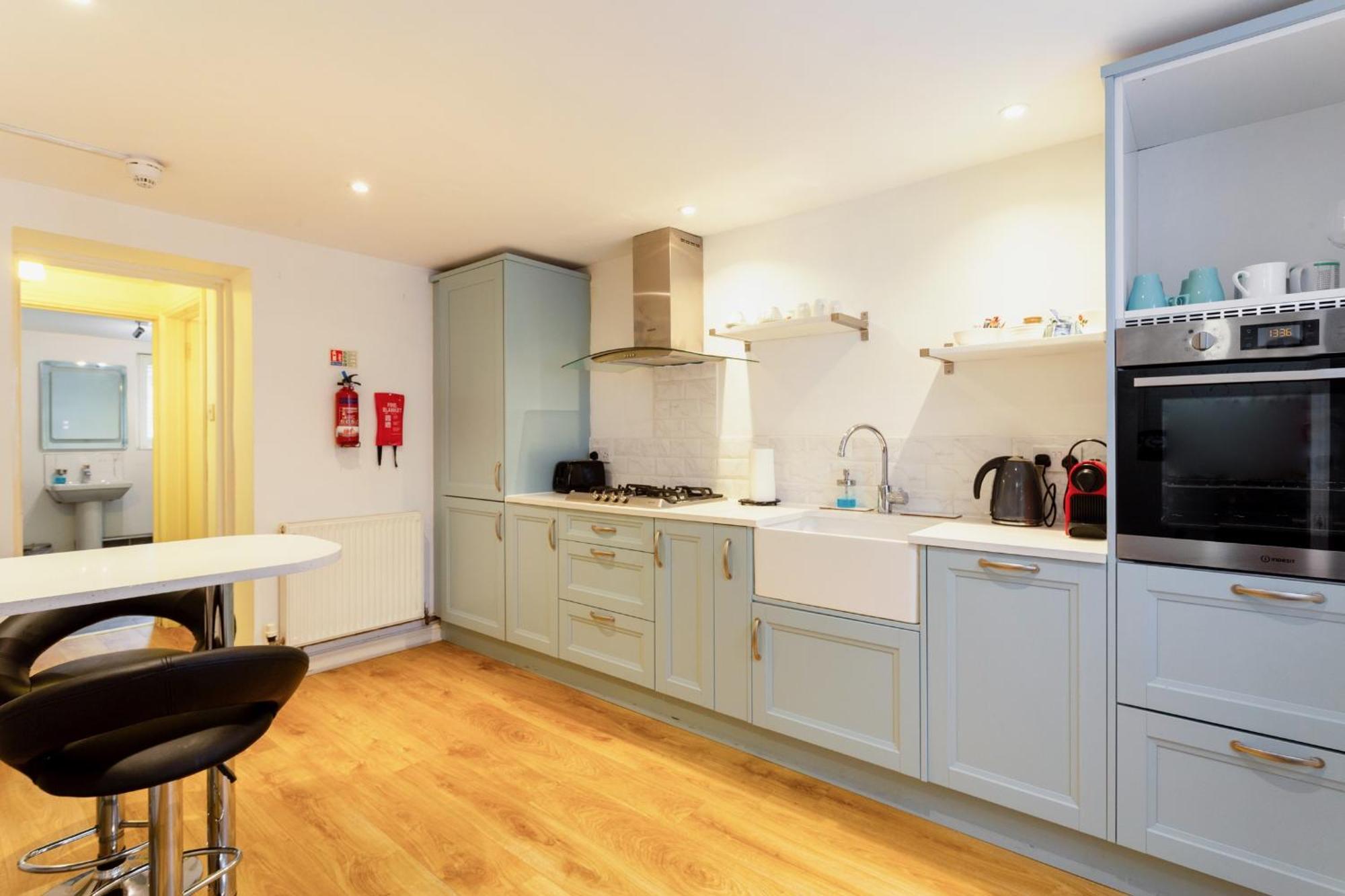 10 Grove St -