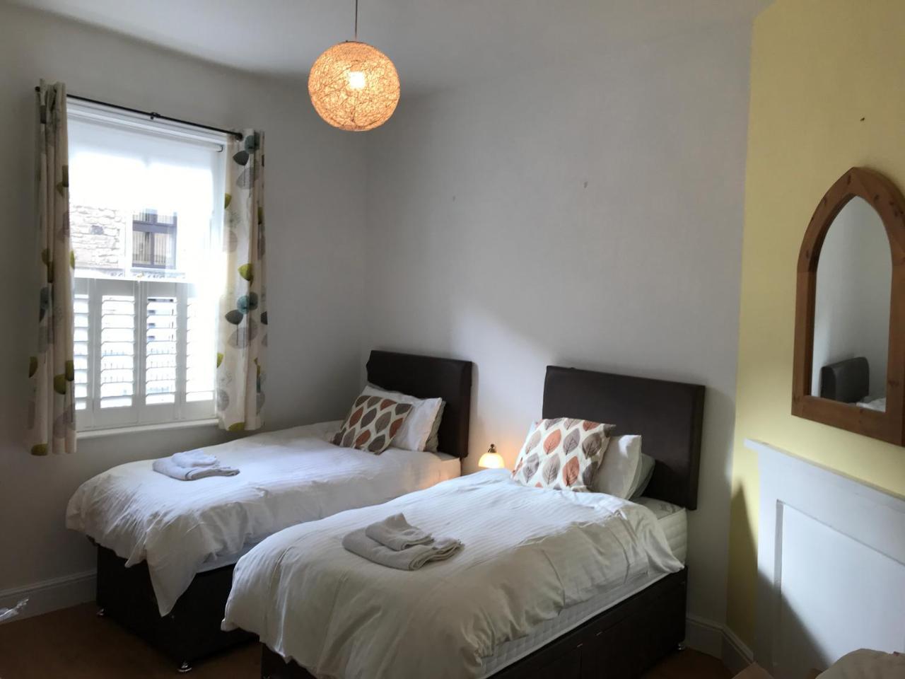 10 Grove St - *